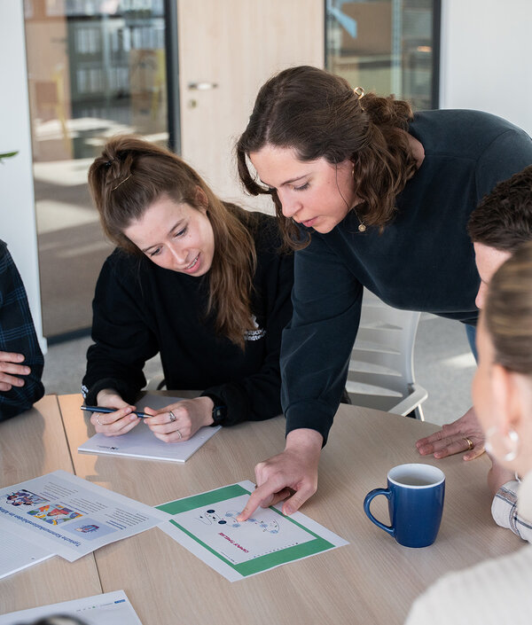 Meeting im Büro zur Verbandsarbeit